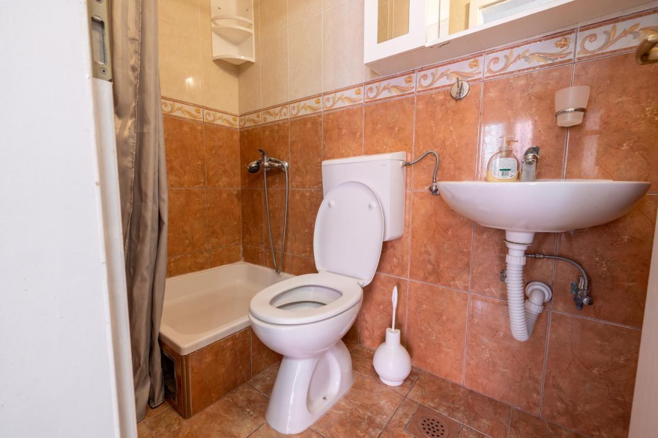 Guesthouse Rebecca Макарска Экстерьер фото